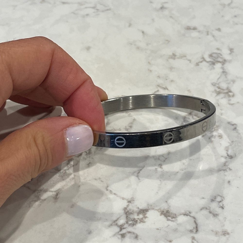 Silver  trendy bracelet!